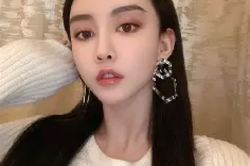 街拍小姐姐好似顶级网红穿薄纱连衣裙气质惊艳秒变神仙姐姐
