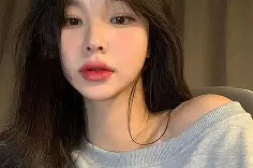 抖音初代网红 x 严谨泳装照